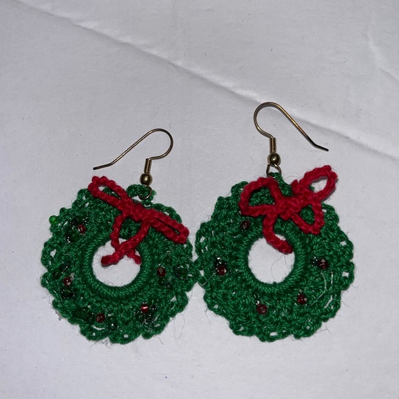 Vintage set Holiday Wreath Earrings - Handmade Jewelry Classic Christmas - Picture 2 of 3
